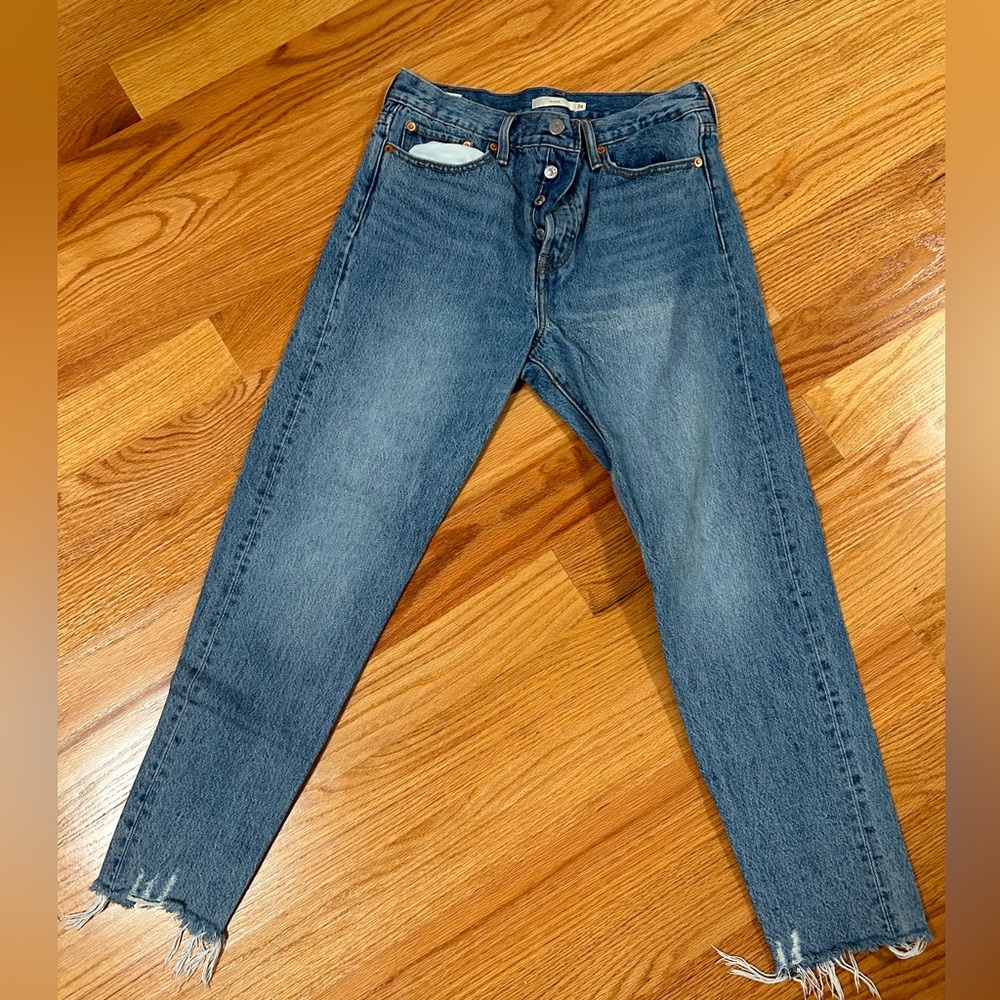 Levi’s Wedgie in size 28